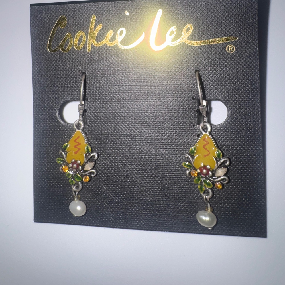 NWT Vintage Cookie Lee Silver Yellow Enamel Swarovski Pearl Earrings